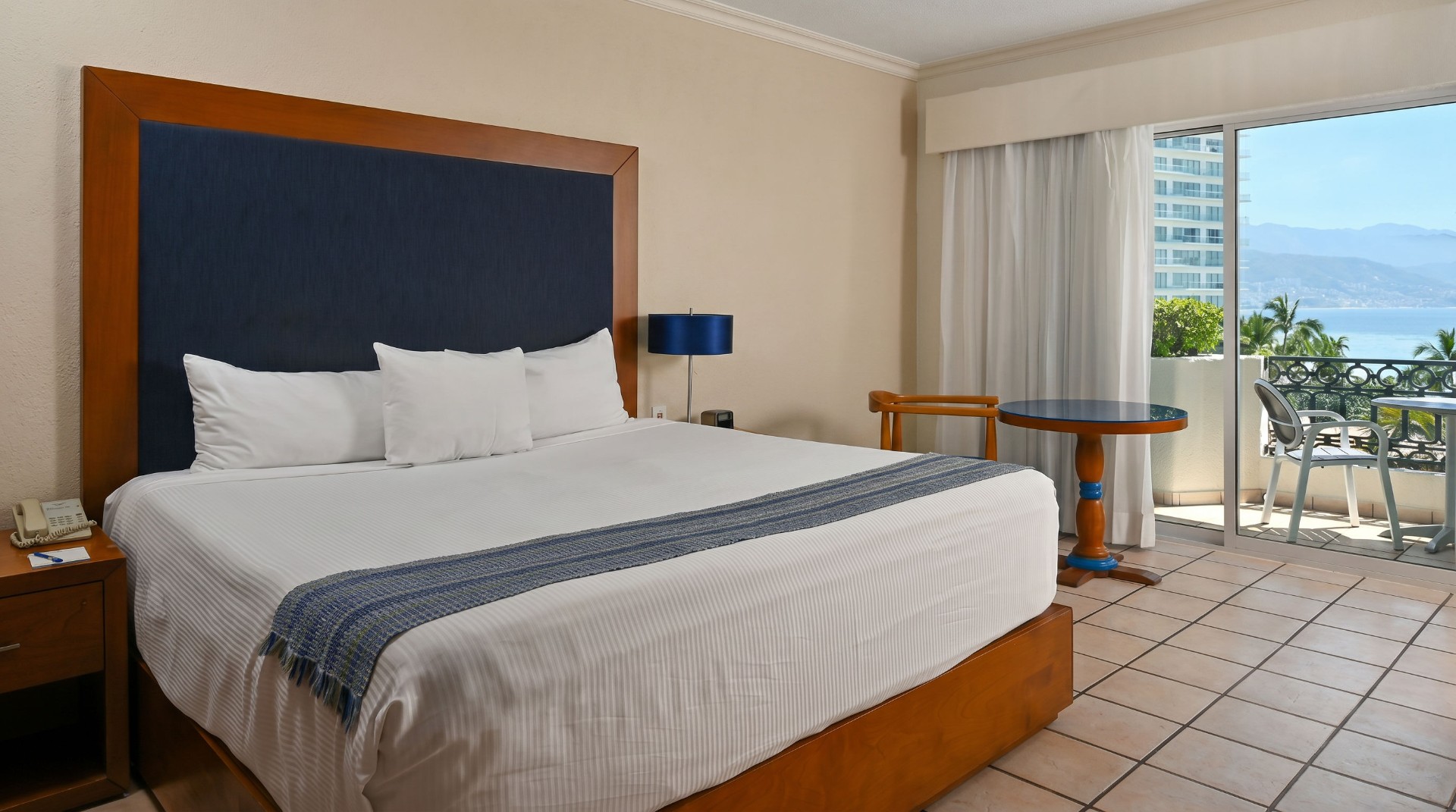 Vista al Mar Deluxe King en Crown Paradise Golden Puerto Vallarta