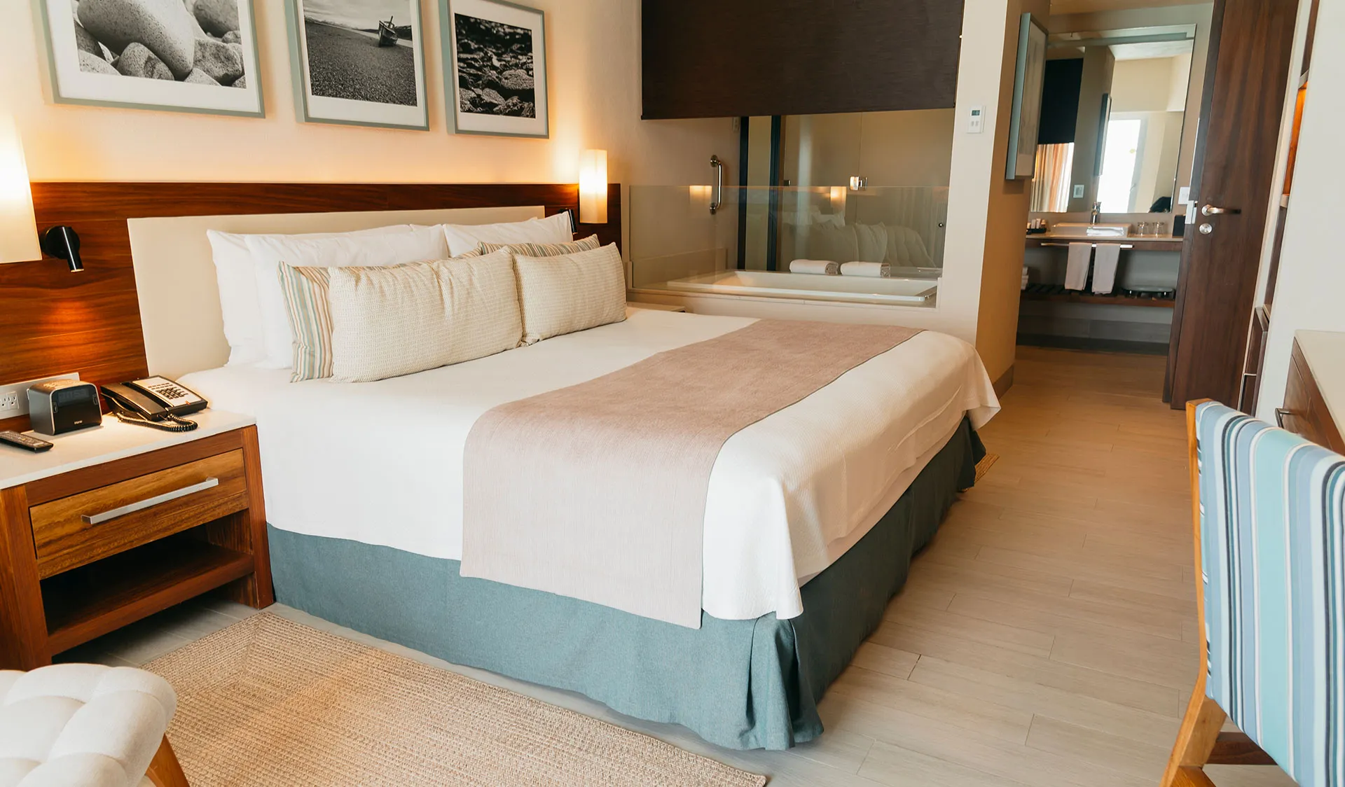 Master Suite Vista Parcial al Mar en Emporio Cancún