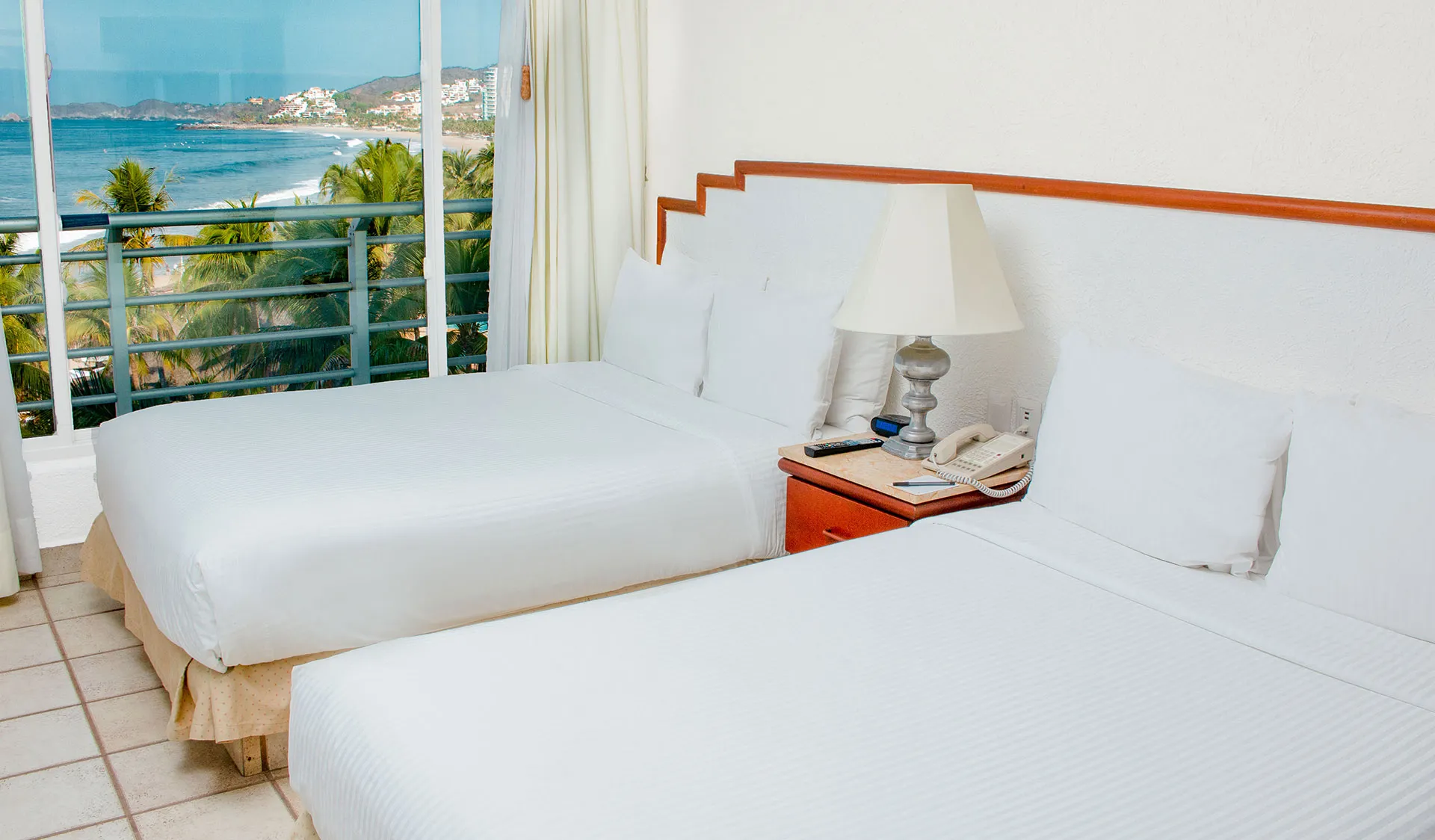 Junior Suite Doble Vista al Mar en Hotel Emporio Ixtapa