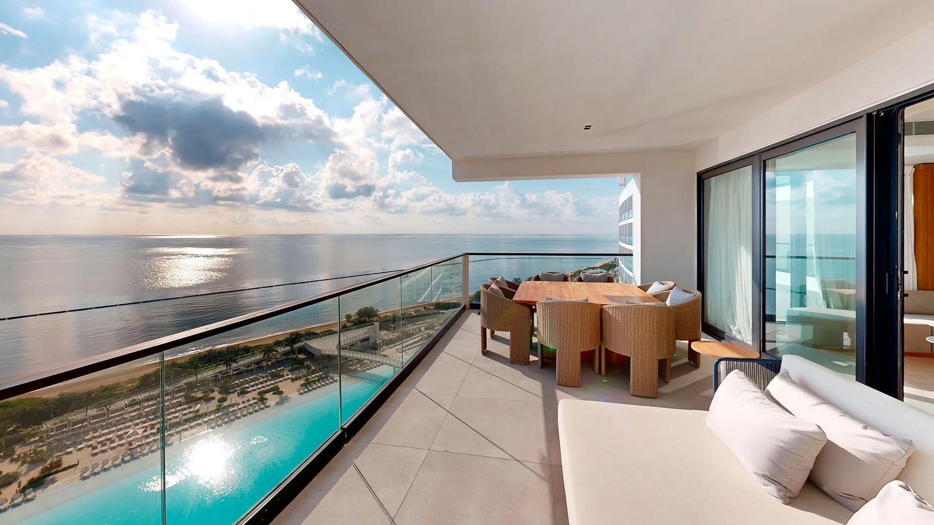 Oceanfront Central Suite en AVA Resort Cancun
